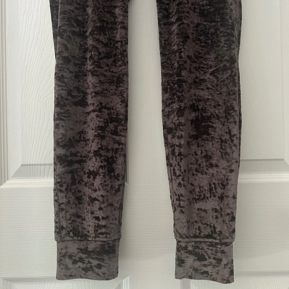 Lululemon Ready To Crush Velvet Jogger French Press Brown Size 6 *Flaw* - Picture 6 of 14
